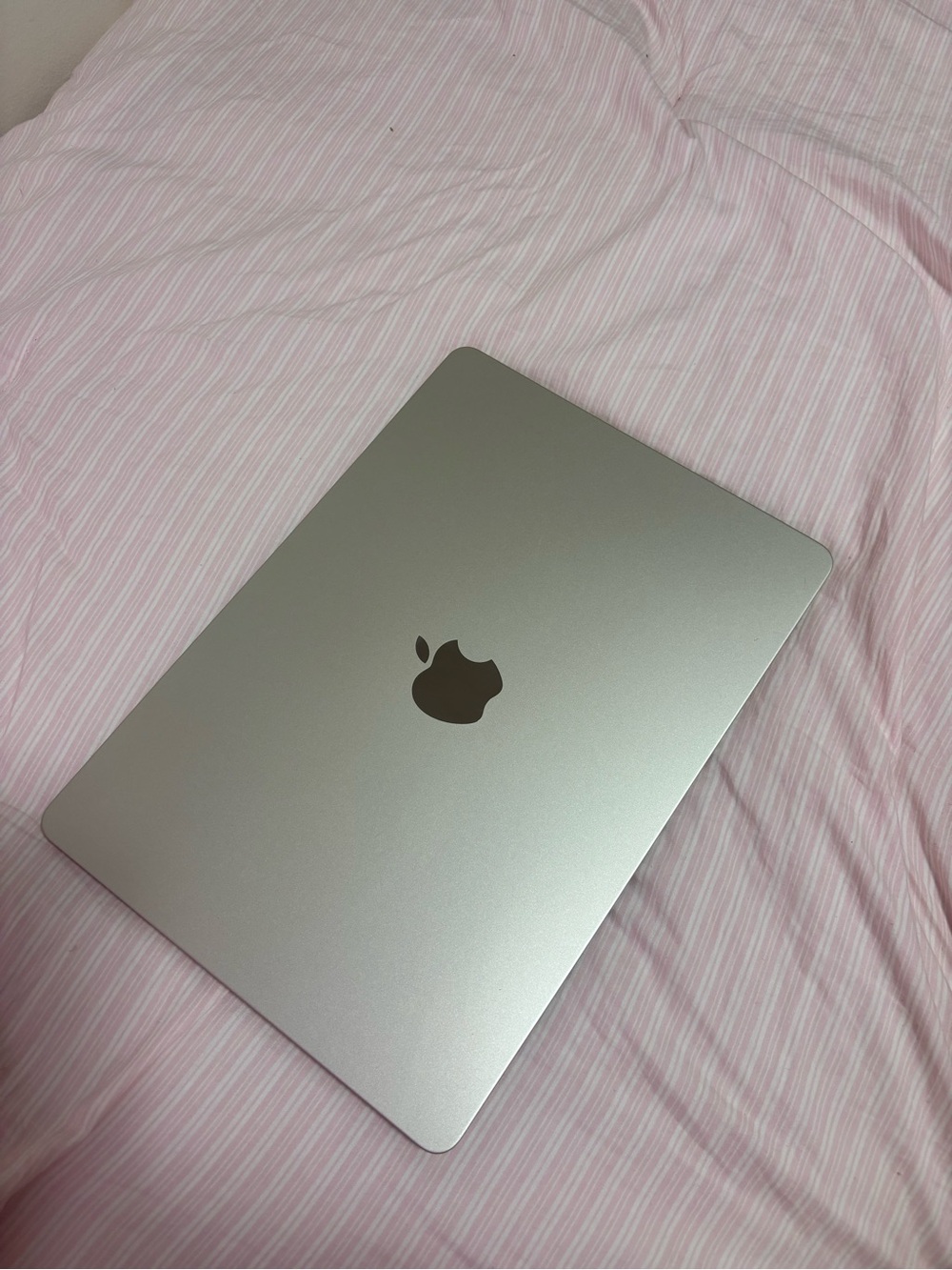 Apple MacBook - Starlight Laptop M4 chip